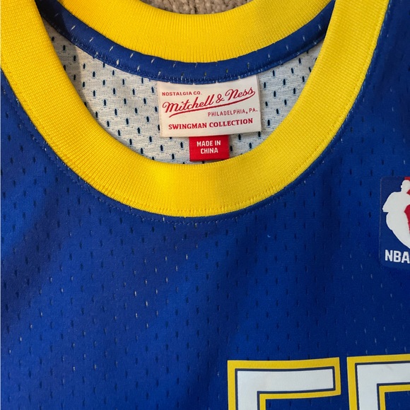 Dikembe Mutombo Jersey - Picture 6 of 8